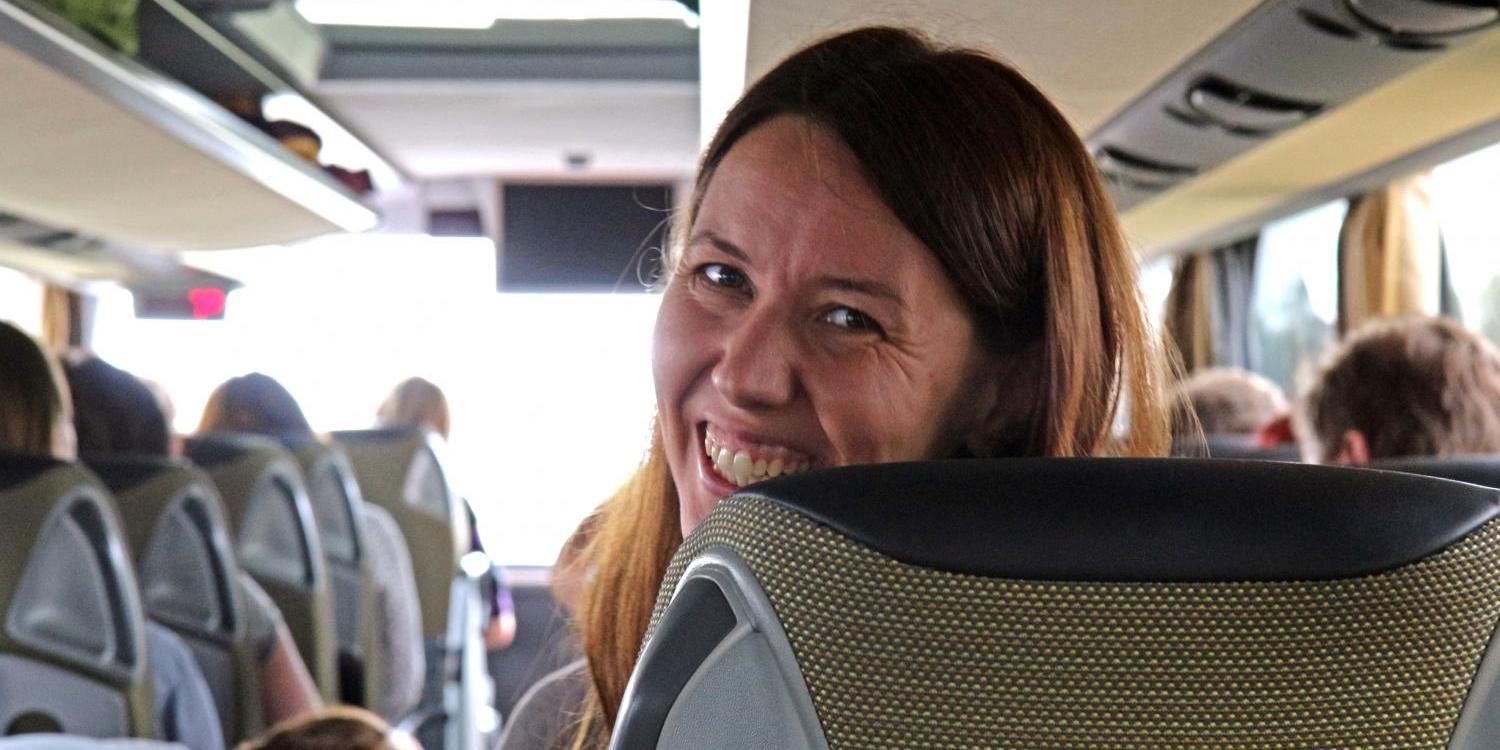 17690_frau_im_reisebus_by_peter_weidemann_pfarrbriefservice