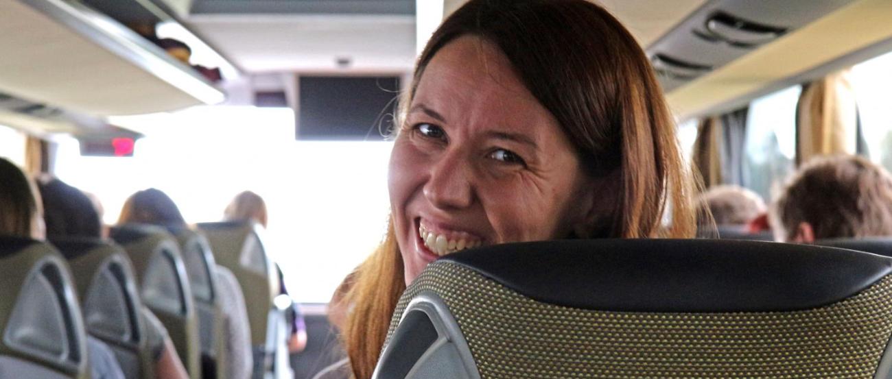 17690_frau_im_reisebus_by_peter_weidemann_pfarrbriefservice