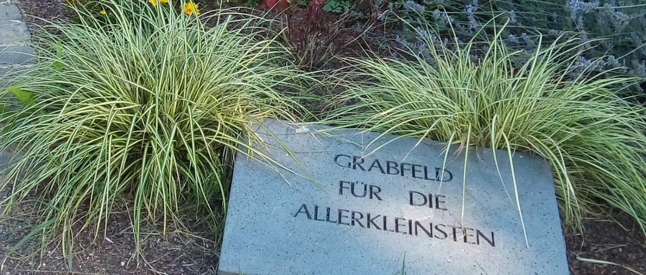 Grabfeld für die Allerkleinsten auf dem Mayener Hauptfriedhof (c) Rita Krebsbach Grabfeld für die Allerkleinsten auf dem Mayener Hauptfriedhof