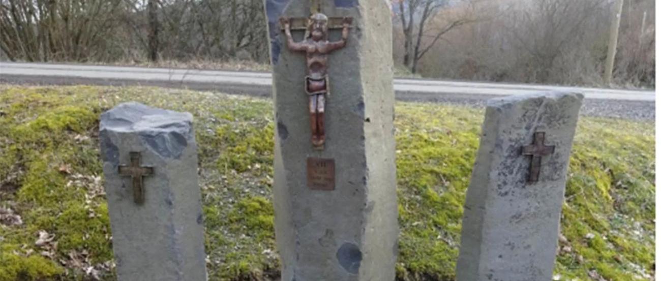 Die-erste-Station-der-Monrealer-Kreuzweganlage-Sieben-207099h