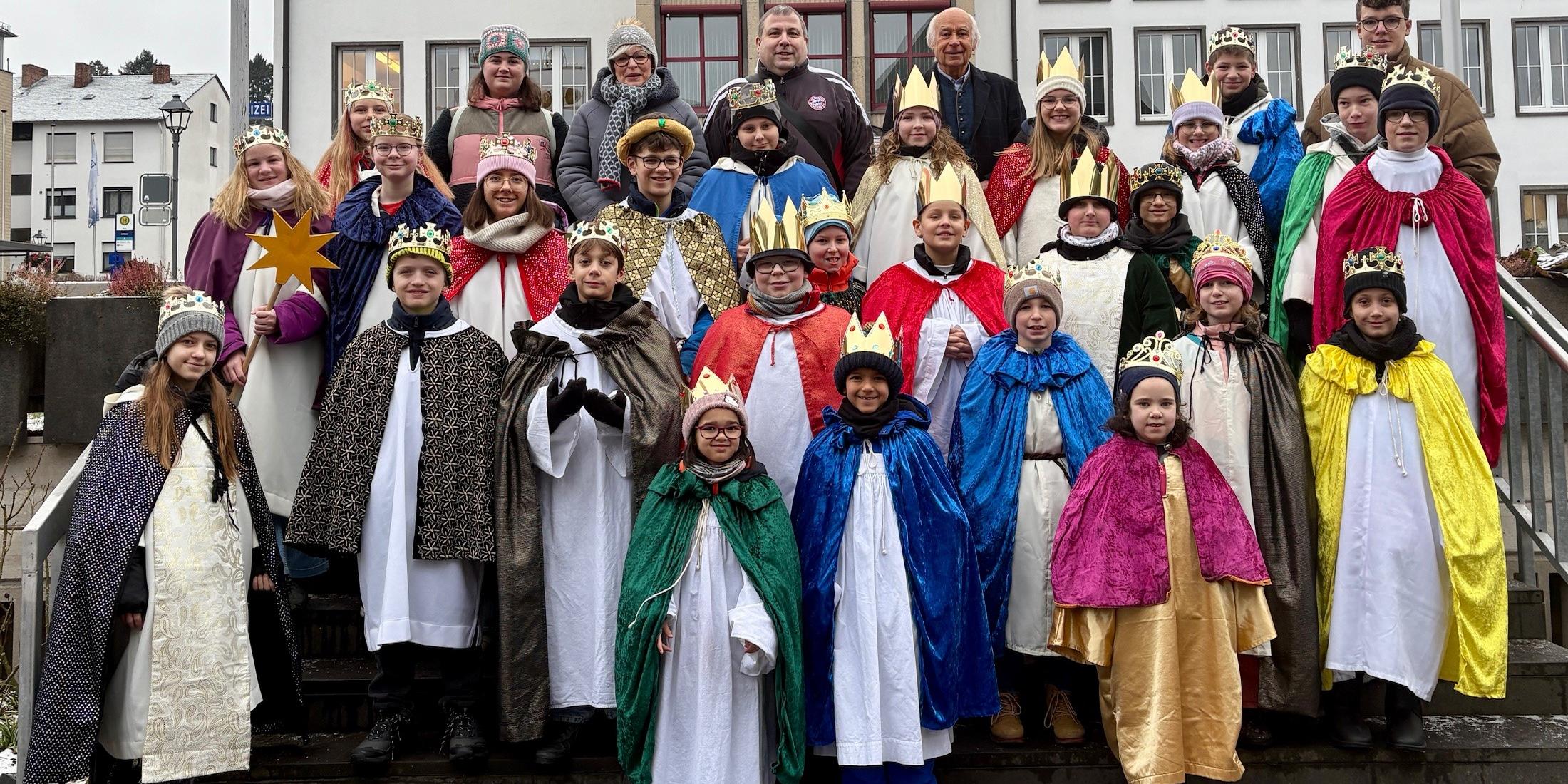 Bürgermeister Bernard Mauel empfing die Sternsinger im Rathaus
