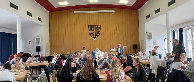 Teilnehmer des 'Fairen Frühstücks' im Mayener Rathaus