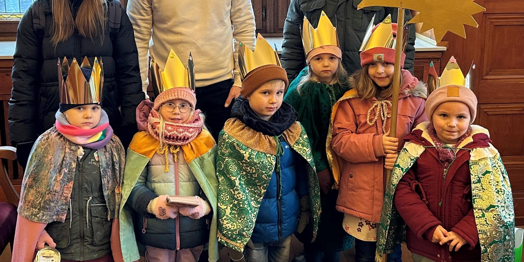 Die Sternsinger aus der Mendiger Kita St. Nikolaus waren im Rathaus der Verbandsgemeinde Mendig zu Gast.