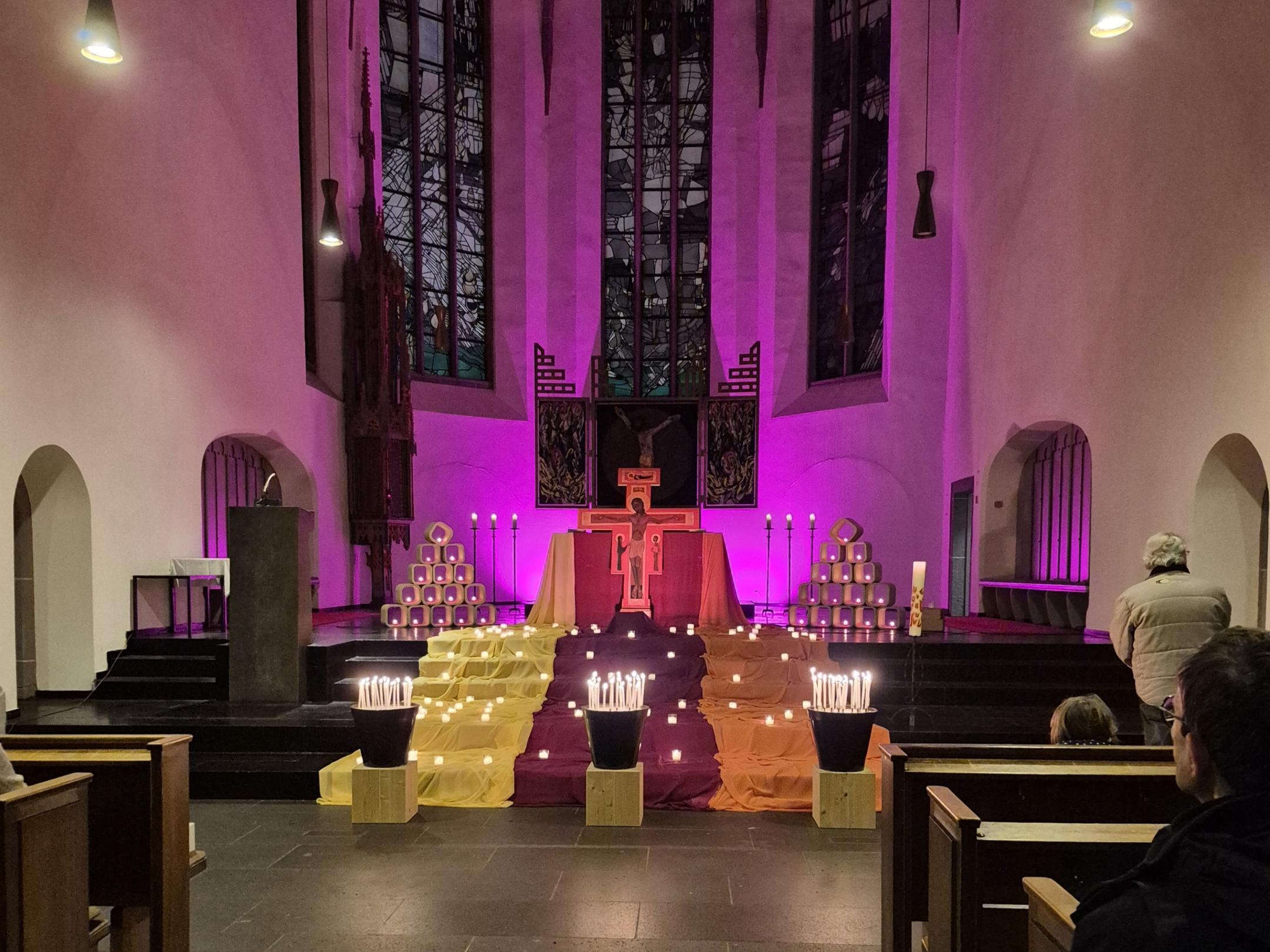 Taizegebet Kirche St Clemens (c) Susanne Möckel-Lamberty Taizegebet Kirche St Clemens