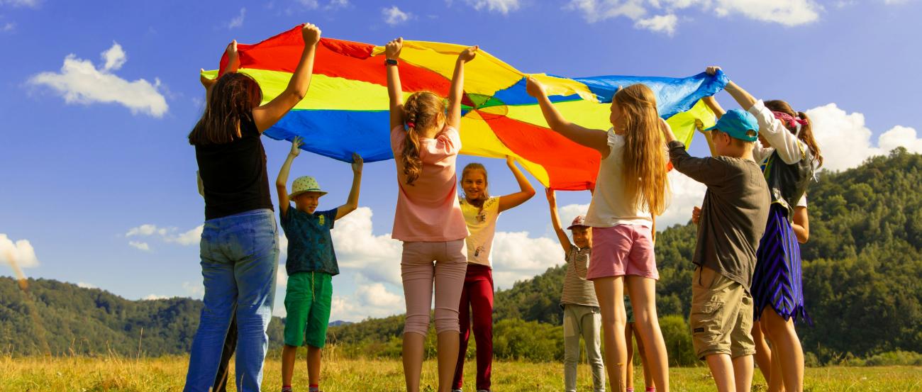 Kindergruppe (c) Artem Kniaz auf unsplash Kindergruppe