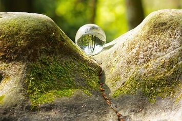 glass-sphere-7482038_640