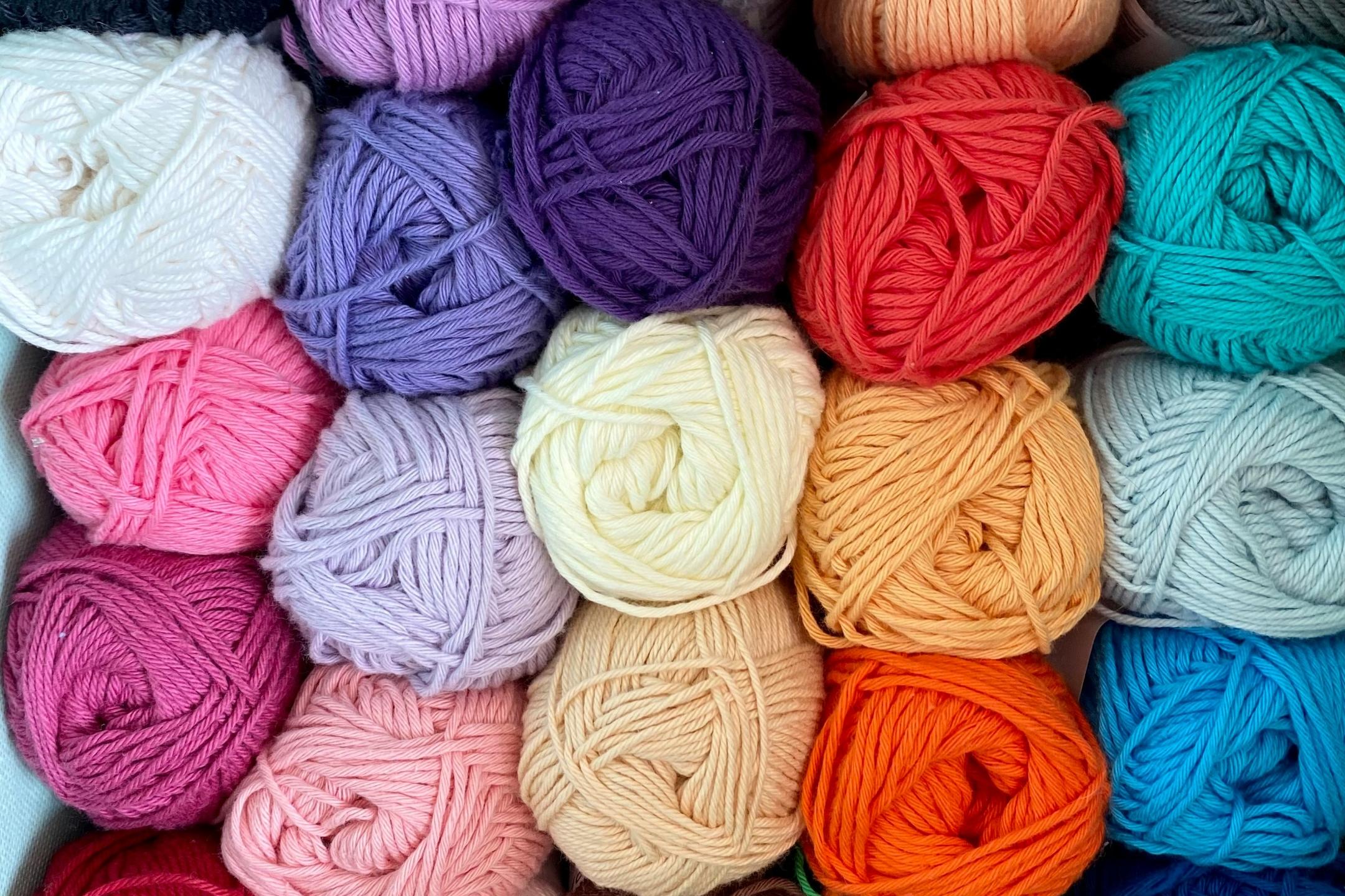 Bunte Wollknäuel