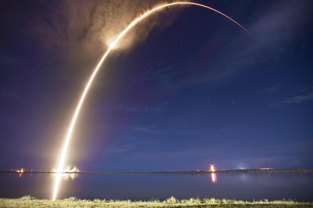 rocket-launch-693239_640