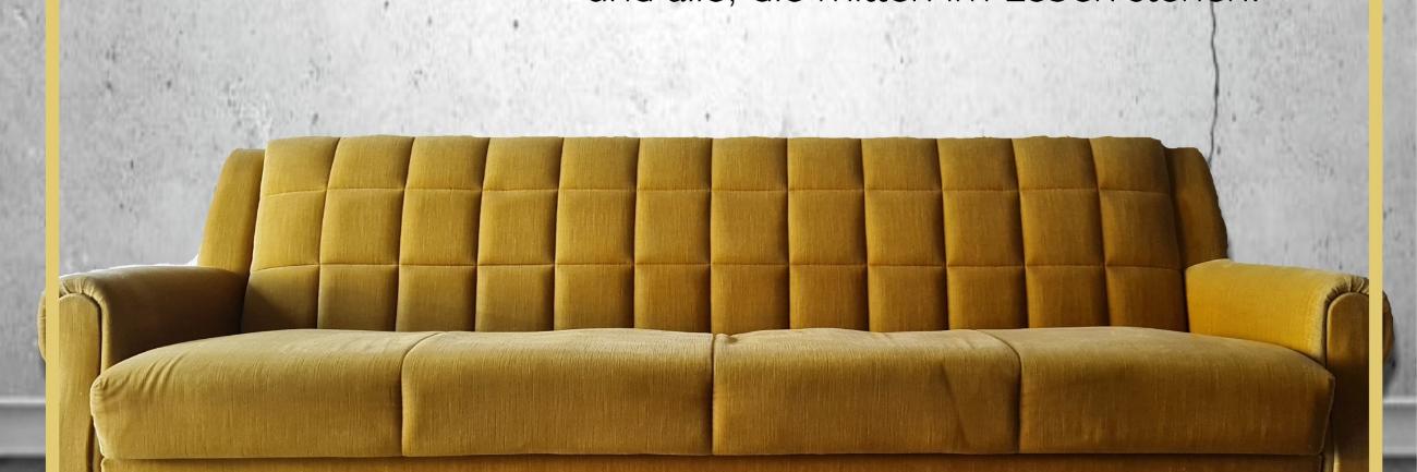 sofalockend_blanko (c) Pfarrei Sankt Barbara Mendig Abbildung eines Sofas
