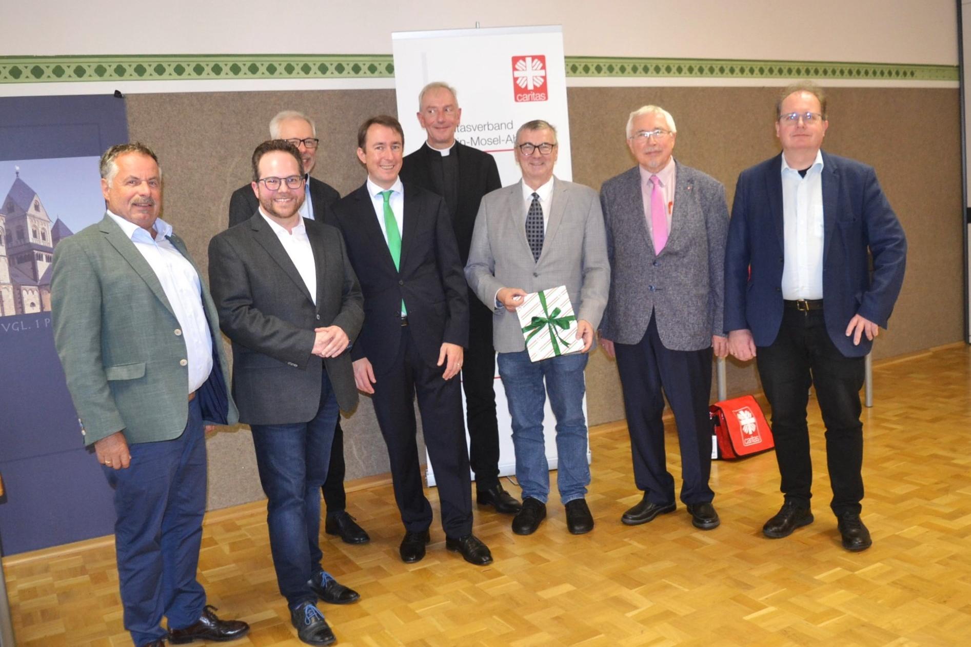 Eine herzliche Begrüßung im neuen Amt als Geschäftsführer des Caritasverbands erhielt Christian von Wichelhaus (Dritter v. links).